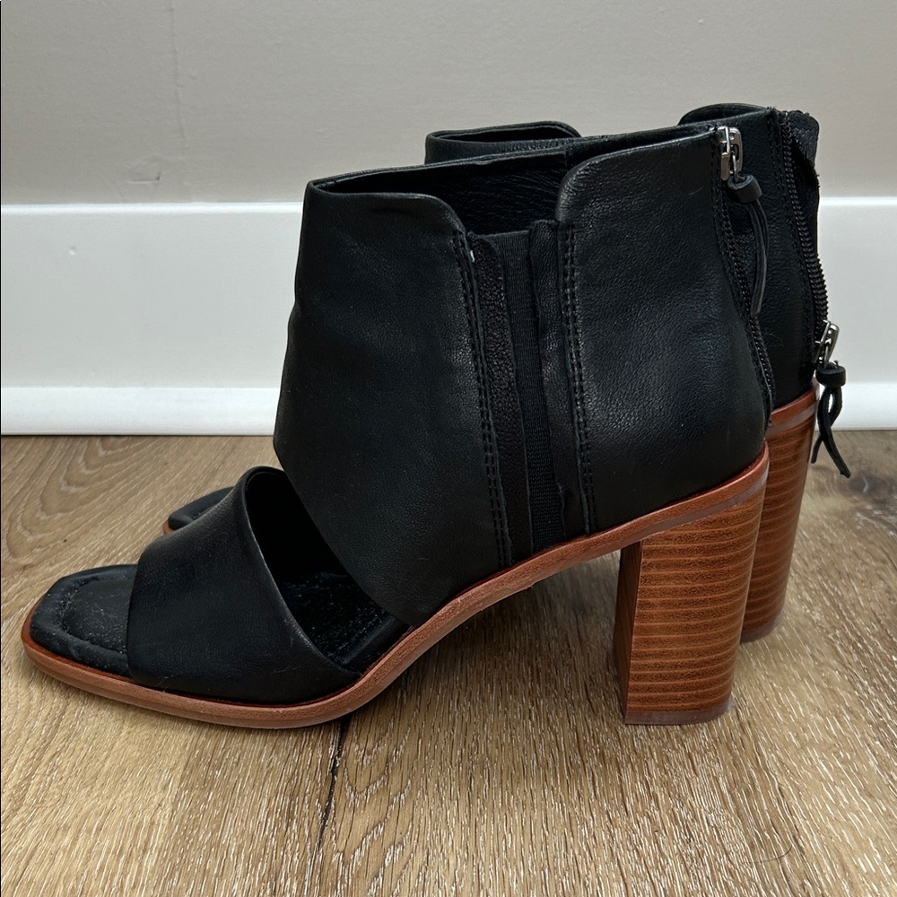 Sofft. Black Leather heels